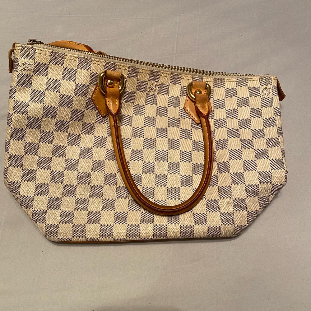 EUC Louis Vuitton Saleya Handbag
